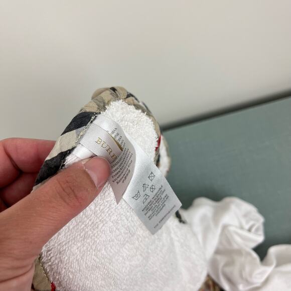 Burberry Baby White Footie & Bib Set 6 Months - Picture 9 of 14